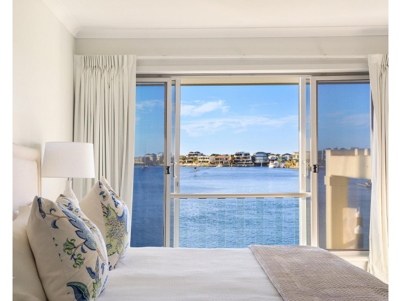 28 Excalibur Court, Sovereign Islands QLD 4216