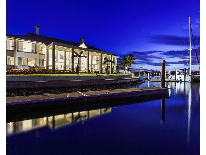 28 Excalibur Court, Sovereign Islands QLD 4216