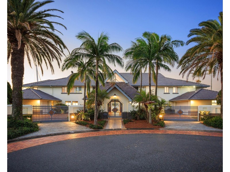 28 Excalibur Court, Sovereign Islands QLD 4216