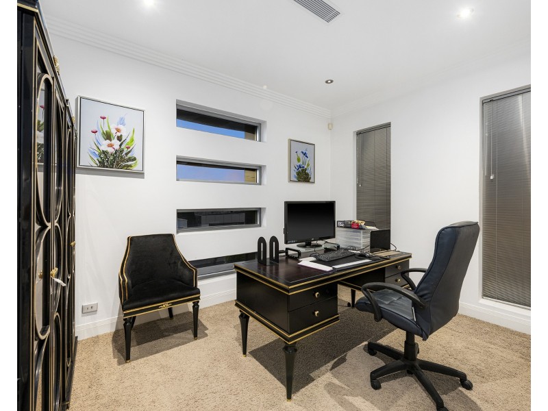 59 The Peninsula, Sovereign Islands QLD 4216