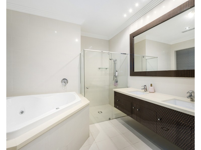 59 The Peninsula, Sovereign Islands QLD 4216