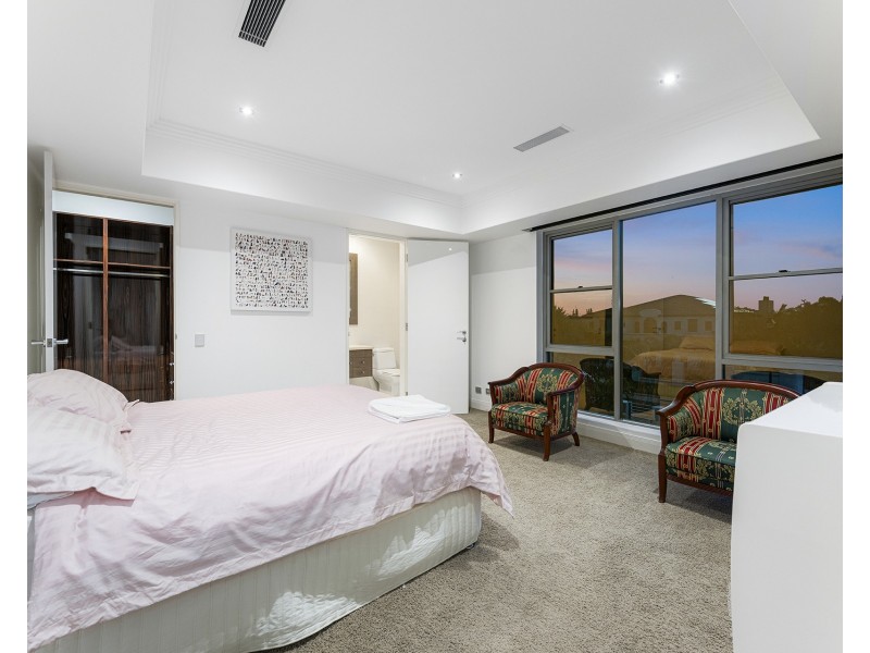 59 The Peninsula, Sovereign Islands QLD 4216