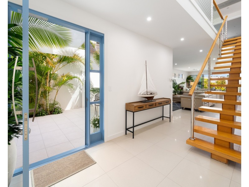 10 Quayside Drive, Helensvale QLD 4212