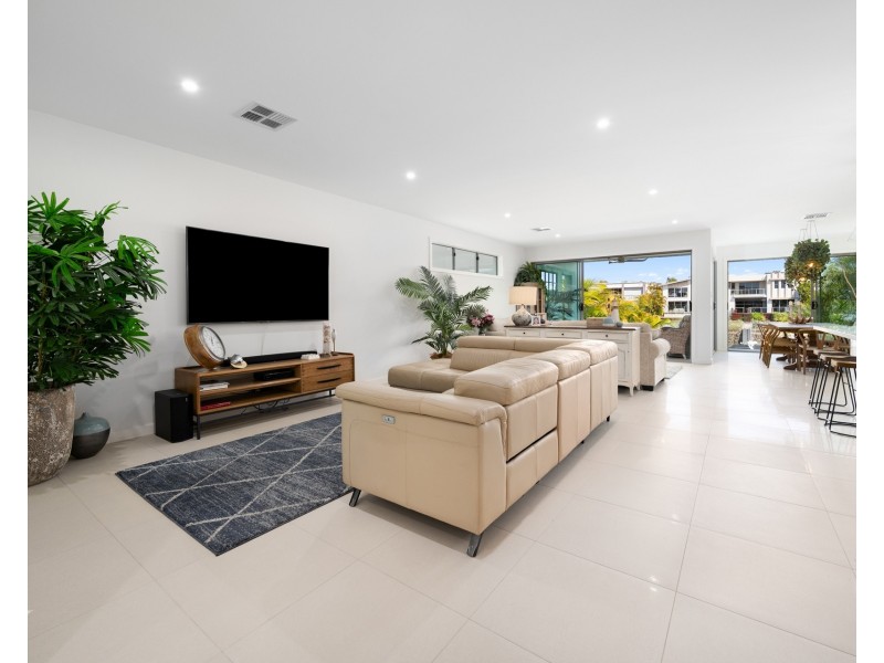 10 Quayside Drive, Helensvale QLD 4212