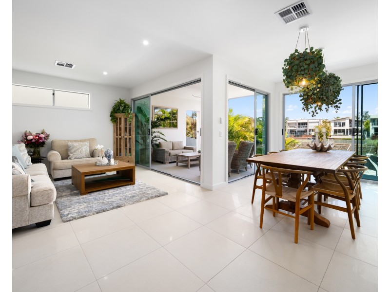 10 Quayside Drive, Helensvale QLD 4212