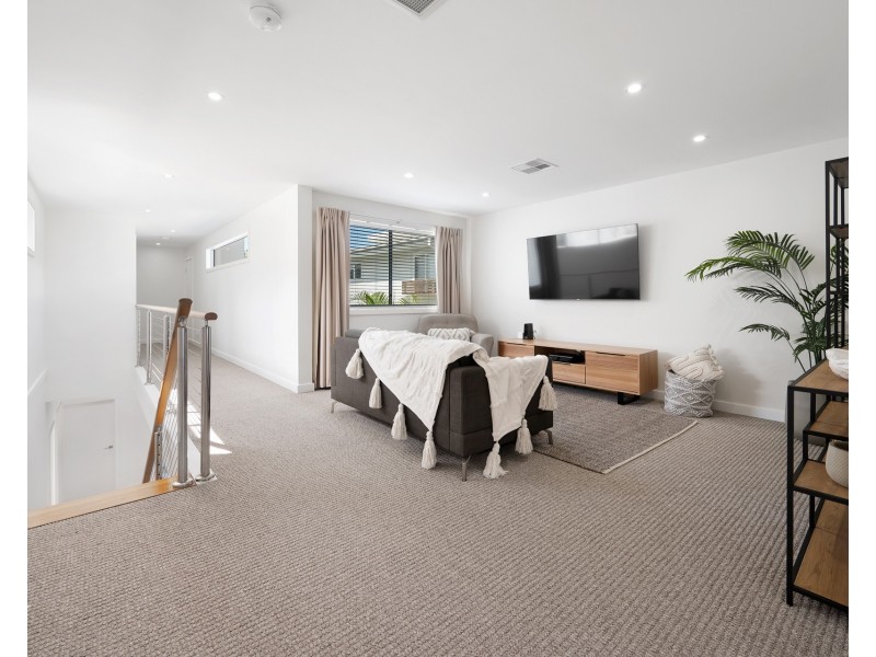 10 Quayside Drive, Helensvale QLD 4212