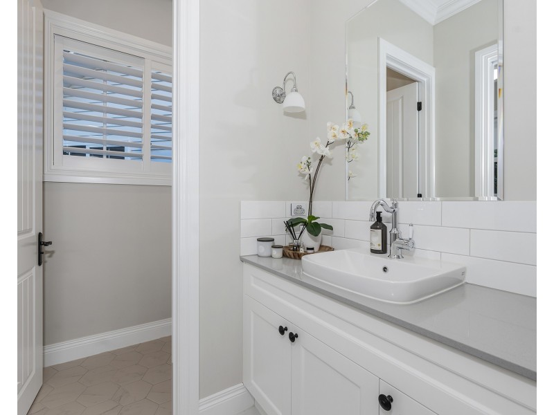 2265 Banksia Lakes Drive, Sanctuary Cove QLD 4212