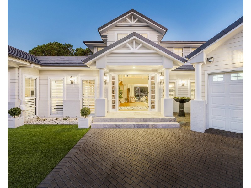 2265 Banksia Lakes Drive, Sanctuary Cove QLD 4212