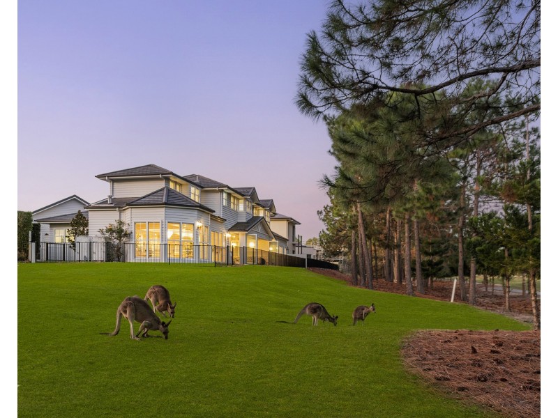 2265 Banksia Lakes Drive, Sanctuary Cove QLD 4212