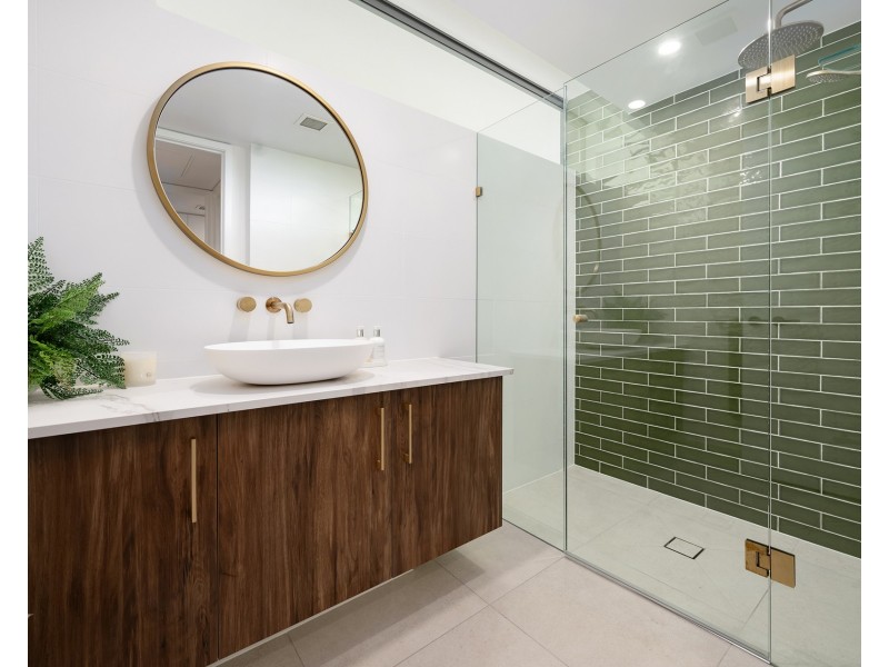 1301/323 Bayview Street, Hollywell QLD 4216