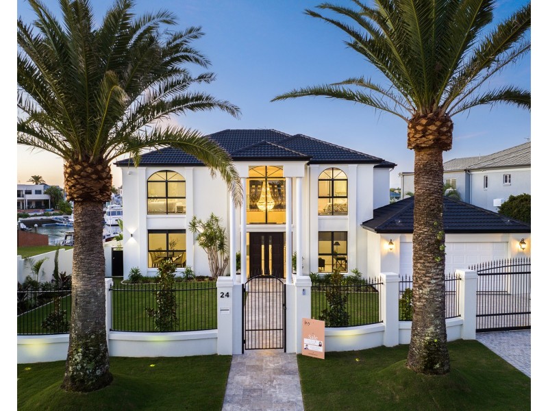 24 The Peninsula, Sovereign Islands QLD 4216