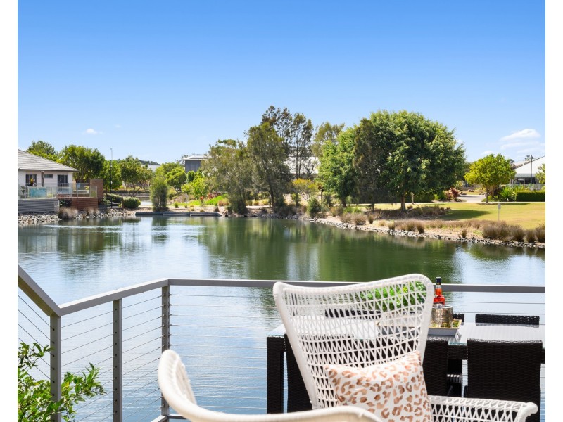 19 Azure Way, Hope Island QLD 4212