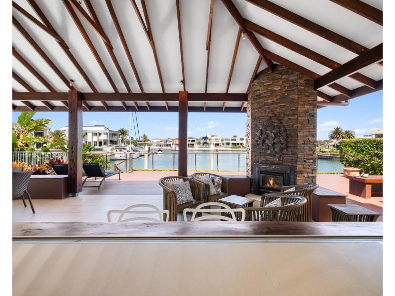 33 The sovereign Mile, Sovereign Islands QLD 4216