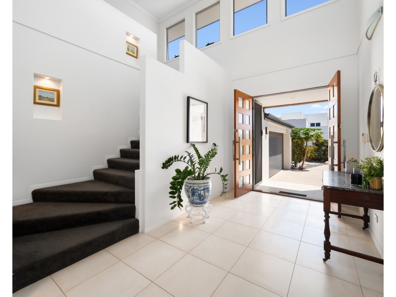 33 The sovereign Mile, Sovereign Islands QLD 4216