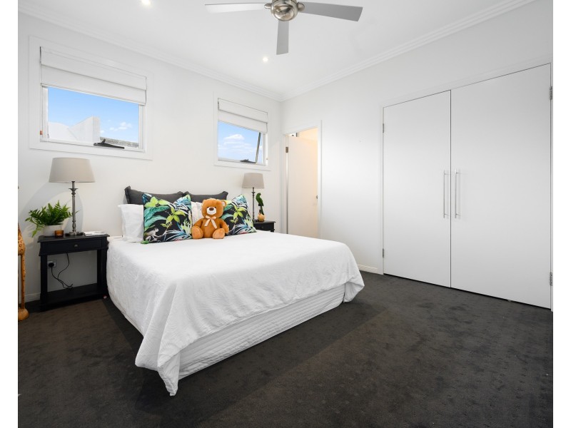 33 The sovereign Mile, Sovereign Islands QLD 4216