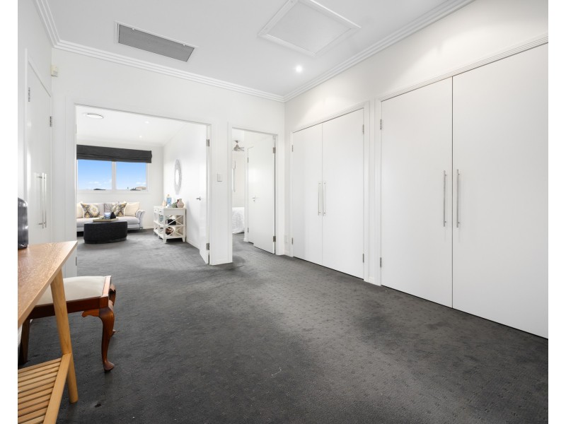 33 The sovereign Mile, Sovereign Islands QLD 4216