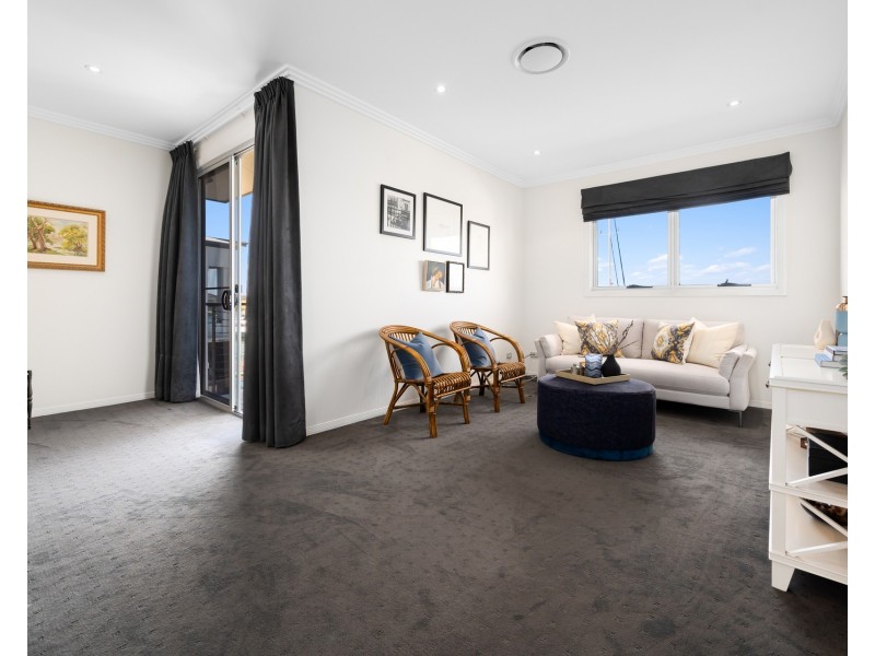 33 The sovereign Mile, Sovereign Islands QLD 4216