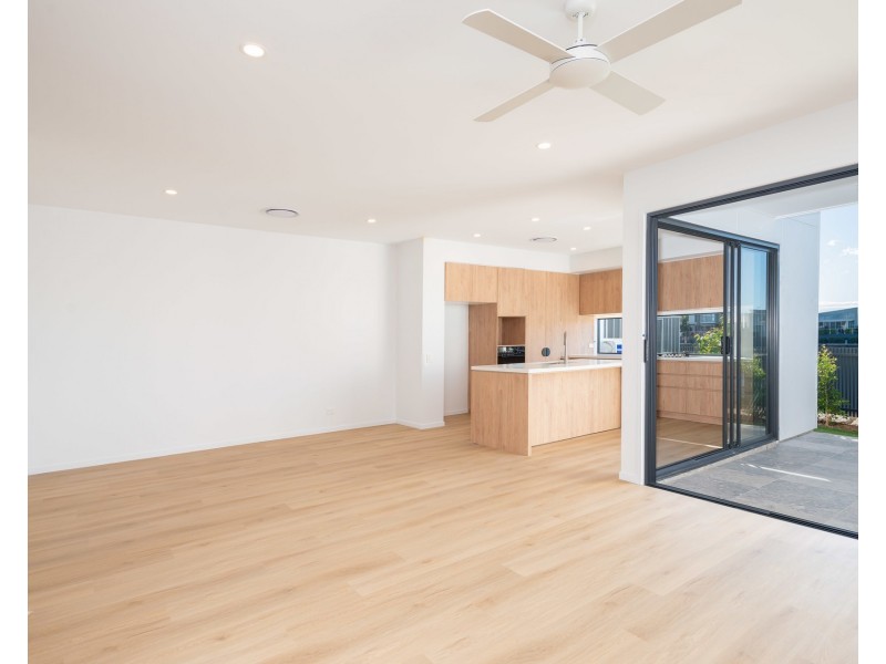 39 Delta Circuit, Hope Island QLD 4212