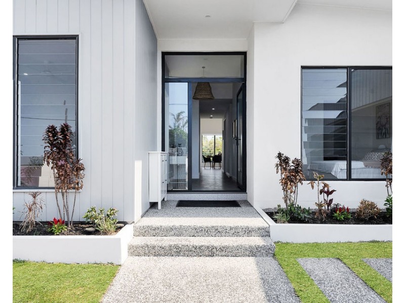 2 Pensacola Court, Broadbeach Waters QLD 4218