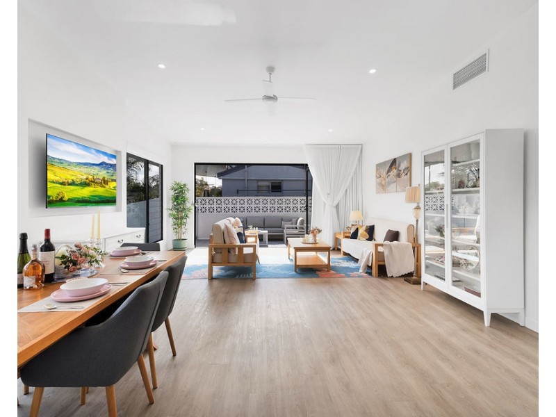 2 Pensacola Court, Broadbeach Waters QLD 4218