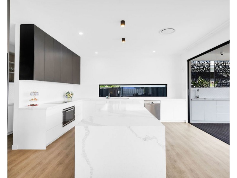 2 Pensacola Court, Broadbeach Waters QLD 4218