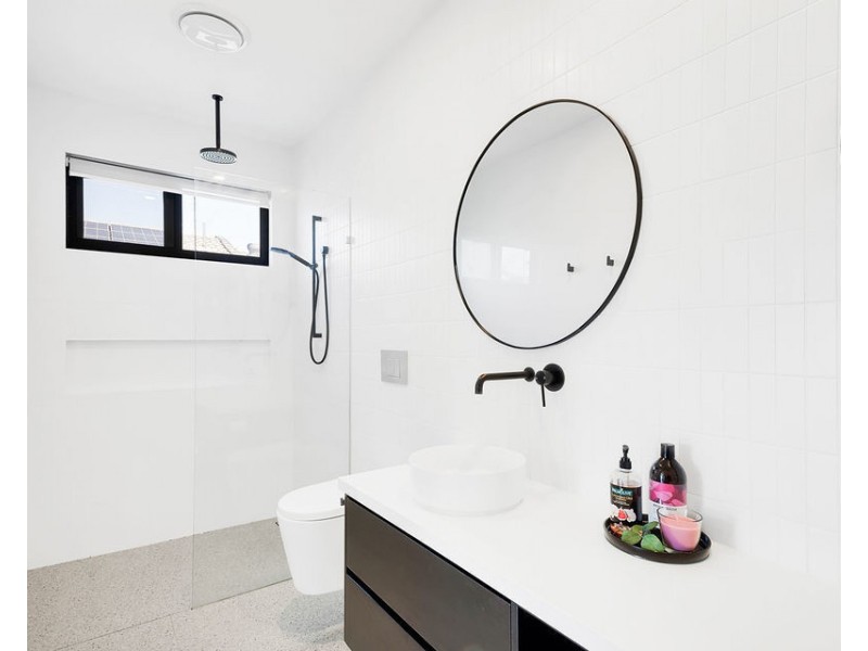 2 Pensacola Court, Broadbeach Waters QLD 4218