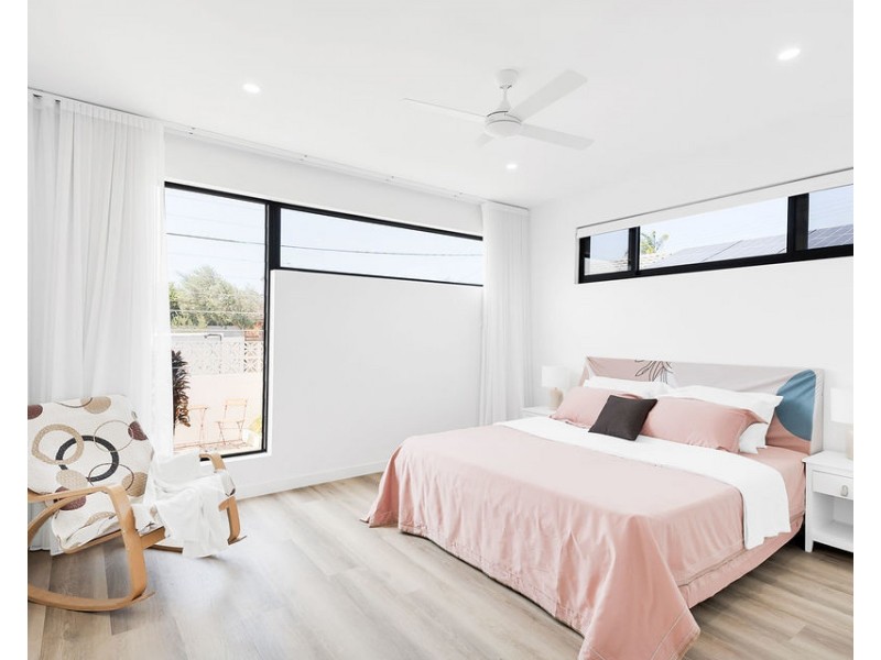 2 Pensacola Court, Broadbeach Waters QLD 4218