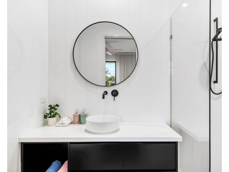 2 Pensacola Court, Broadbeach Waters QLD 4218