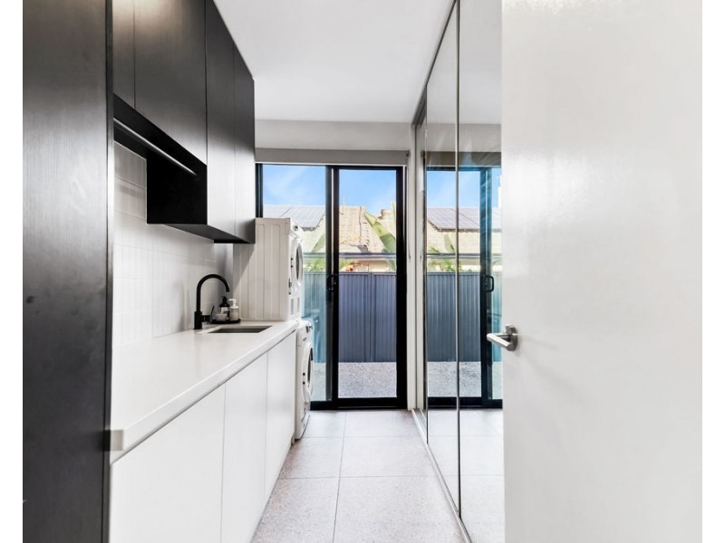 2 Pensacola Court, Broadbeach Waters QLD 4218