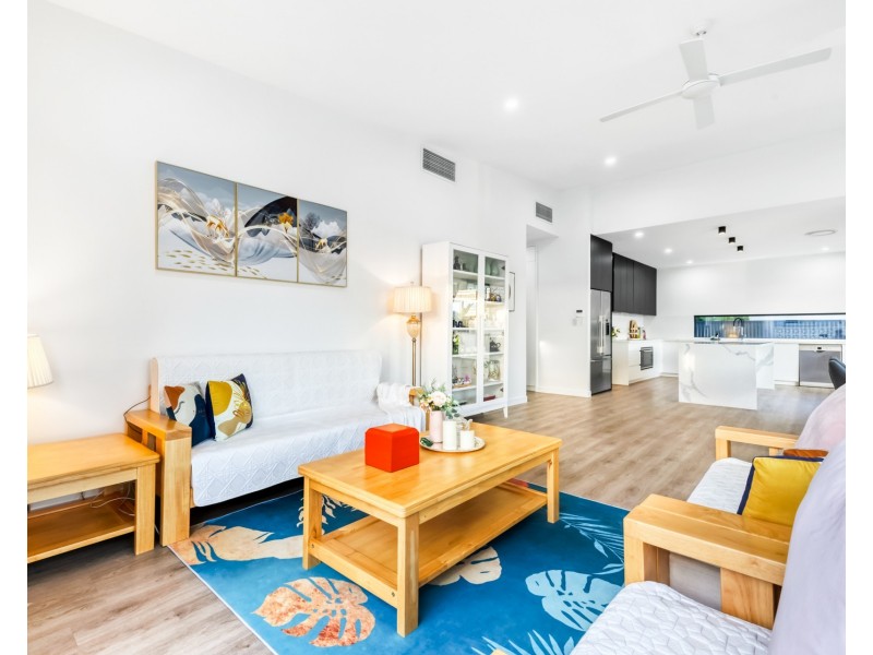 2 Pensacola Court, Broadbeach Waters QLD 4218