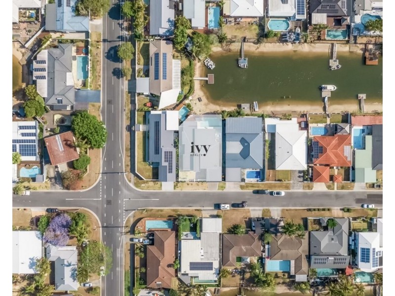 2 Pensacola Court, Broadbeach Waters QLD 4218