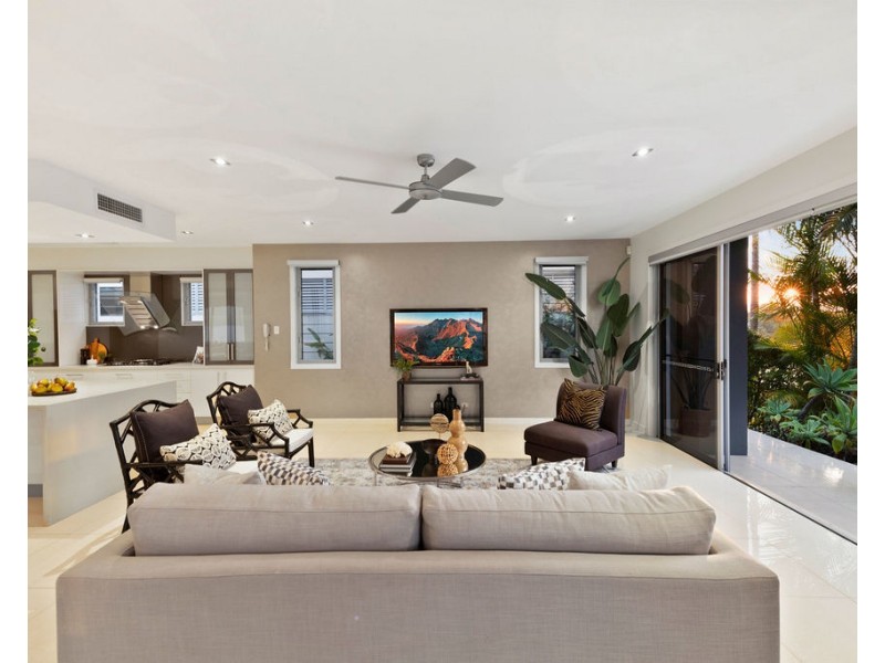 2342 Cressbrook Drive, Hope Island QLD 4212