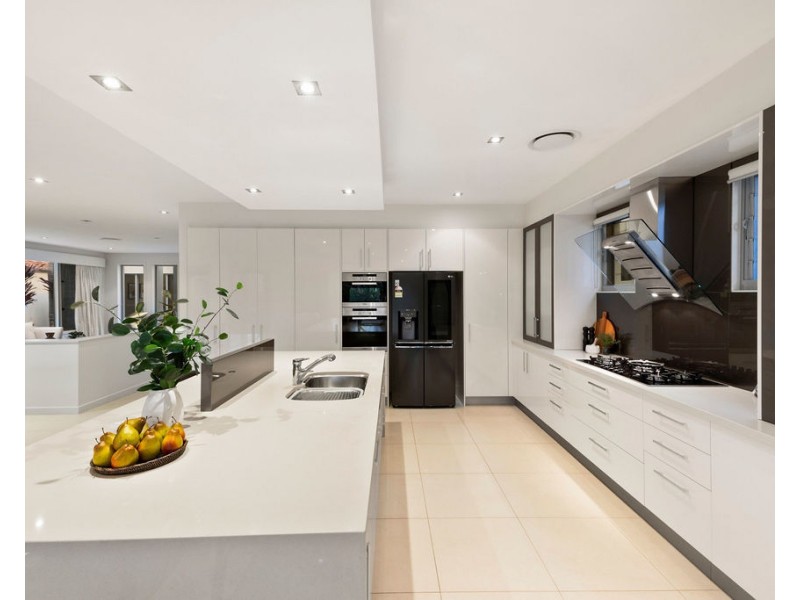 2342 Cressbrook Drive, Hope Island QLD 4212