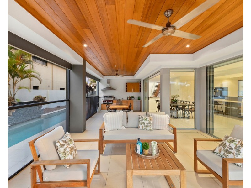 2342 Cressbrook Drive, Hope Island QLD 4212