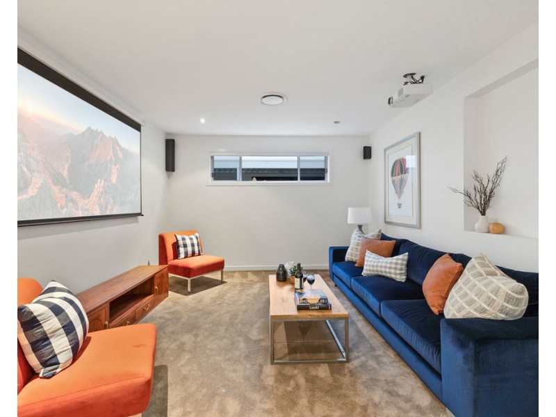 2342 Cressbrook Drive, Hope Island QLD 4212