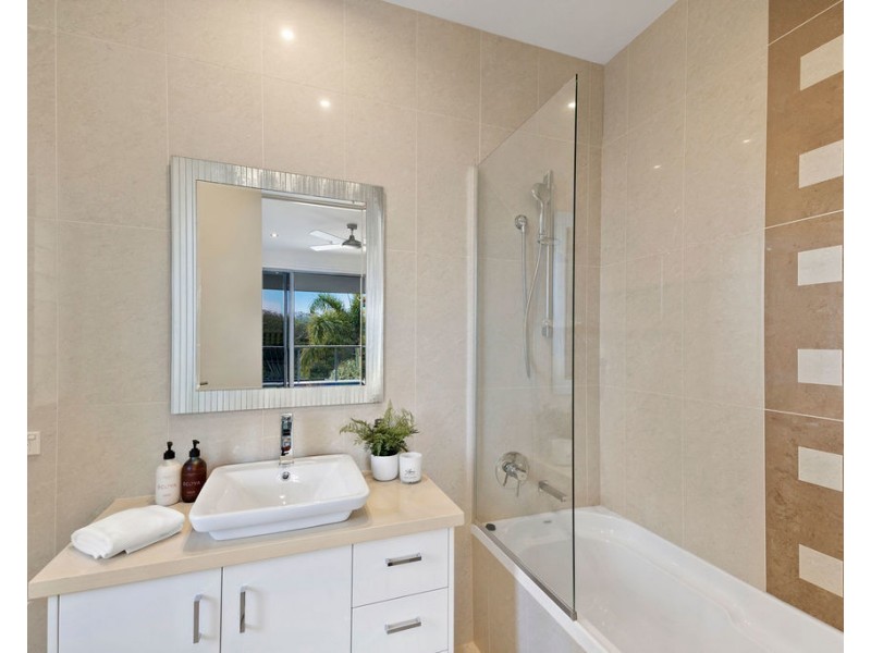 2342 Cressbrook Drive, Hope Island QLD 4212