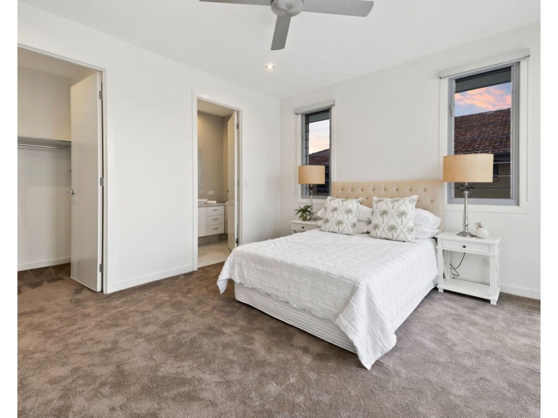 2342 Cressbrook Drive, Hope Island QLD 4212