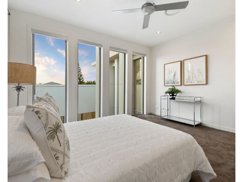 2342 Cressbrook Drive, Hope Island QLD 4212