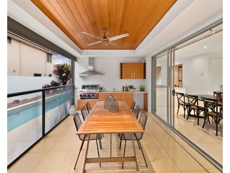 2342 Cressbrook Drive, Hope Island QLD 4212