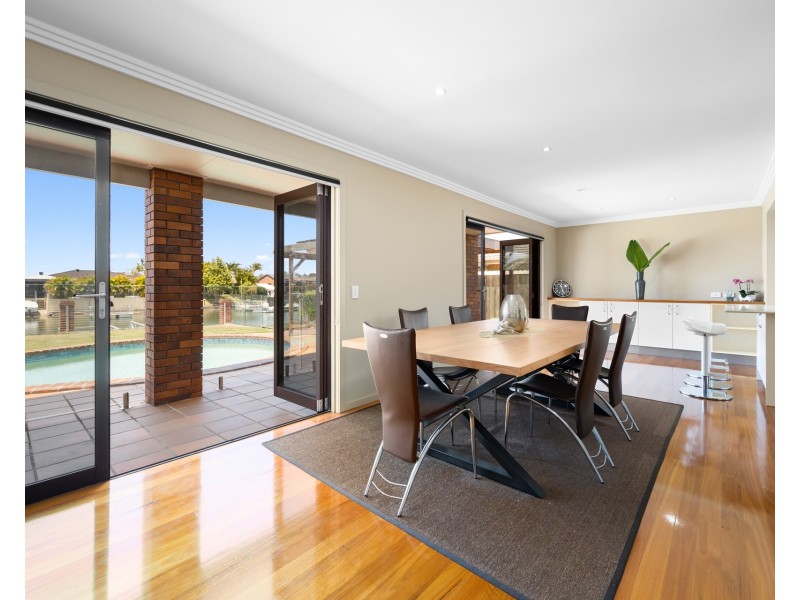 25 Camelot Crescent, Hollywell QLD 4216