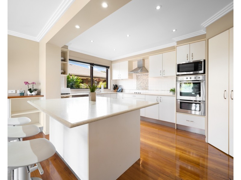 25 Camelot Crescent, Hollywell QLD 4216