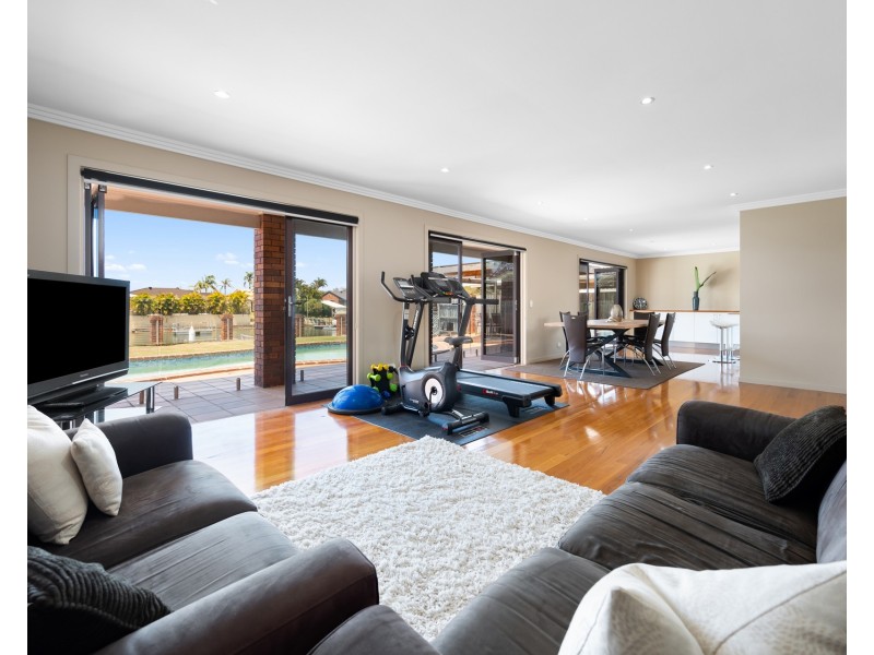 25 Camelot Crescent, Hollywell QLD 4216