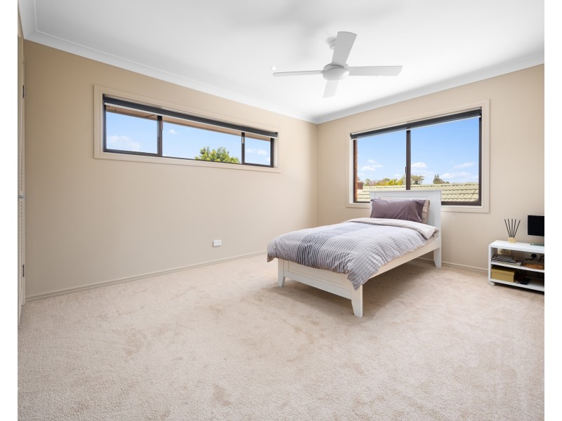 25 Camelot Crescent, Hollywell QLD 4216