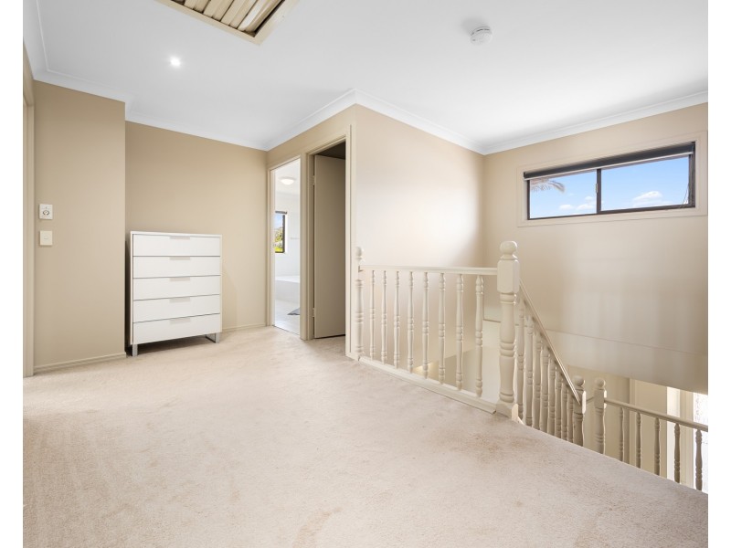 25 Camelot Crescent, Hollywell QLD 4216