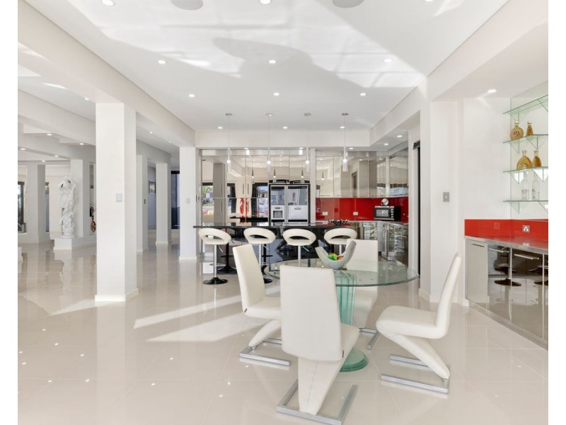 42 The Sovereign Mile, Sovereign Islands QLD 4216