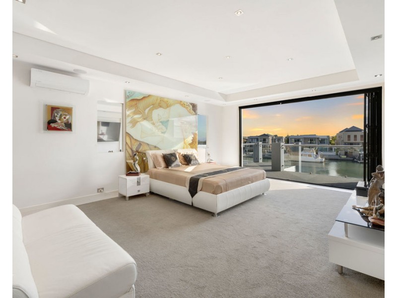 42 The Sovereign Mile, Sovereign Islands QLD 4216