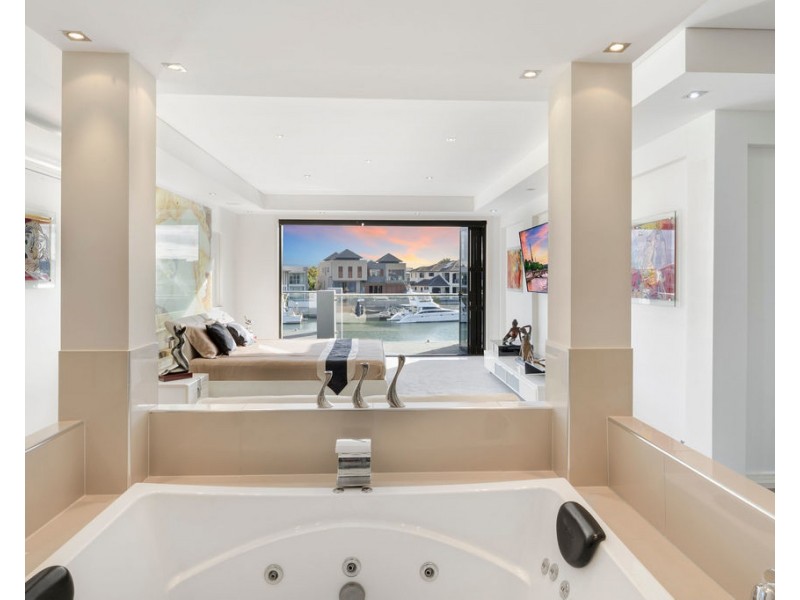 42 The Sovereign Mile, Sovereign Islands QLD 4216