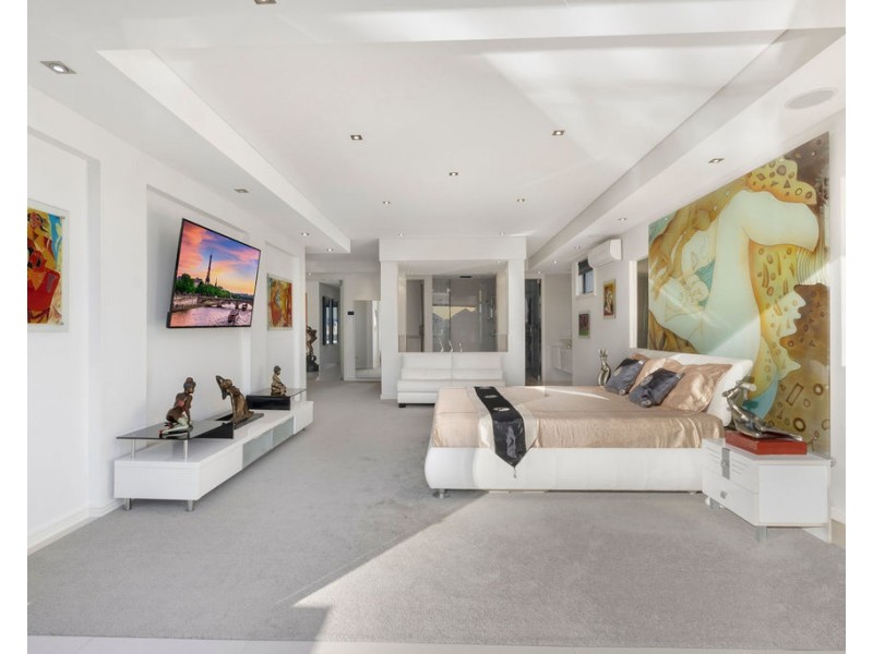 42 The Sovereign Mile, Sovereign Islands QLD 4216