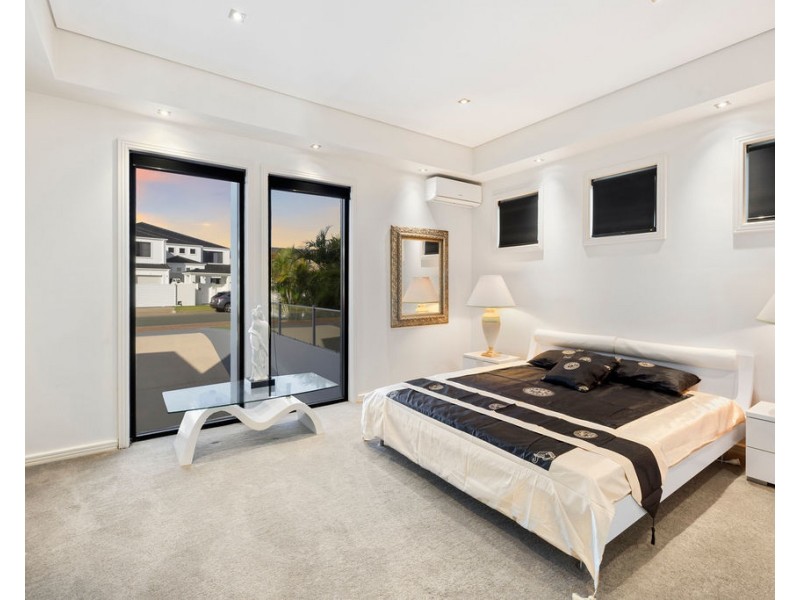 42 The Sovereign Mile, Sovereign Islands QLD 4216