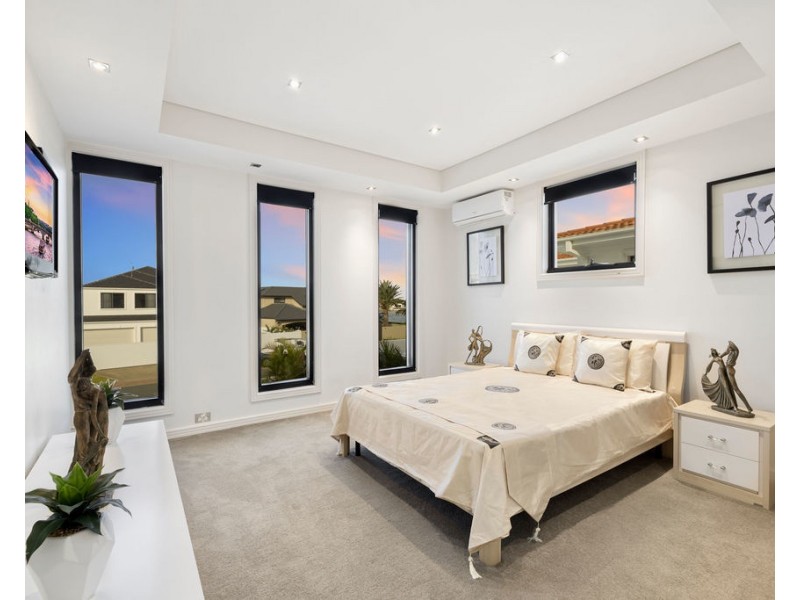 42 The Sovereign Mile, Sovereign Islands QLD 4216